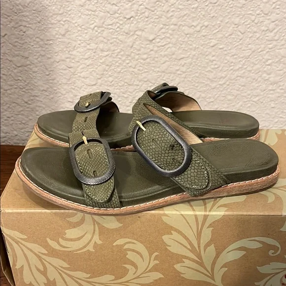 Sofft Olive Green Buckle Sandals - Picture 3 of 13
